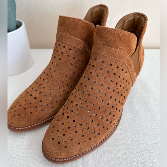 New EARTH Keren Cognac Perforated Suede Slip On Heeled Booties Women’s 9.5B(M) - Picture 6 of 14